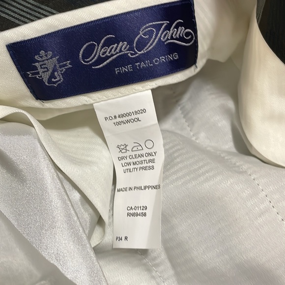 Dress pants $15 - Picture 2 of 3